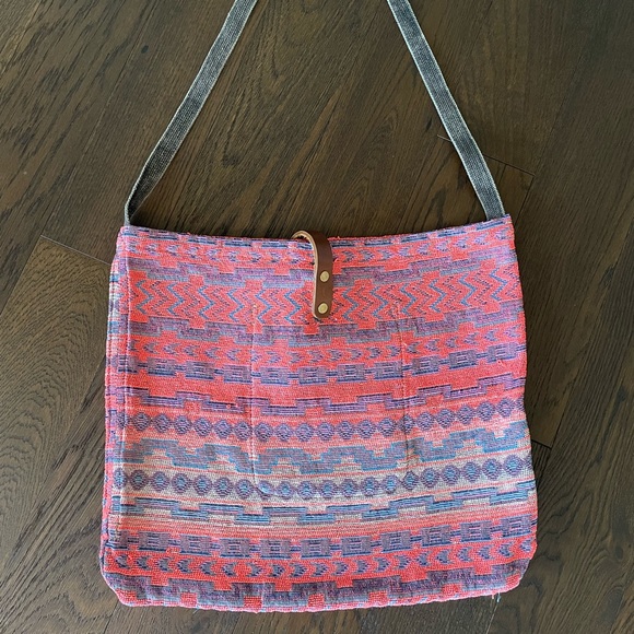 The Same Direction (TSD Brand) Crossbody Aztec Bag - Picture 4 of 9
